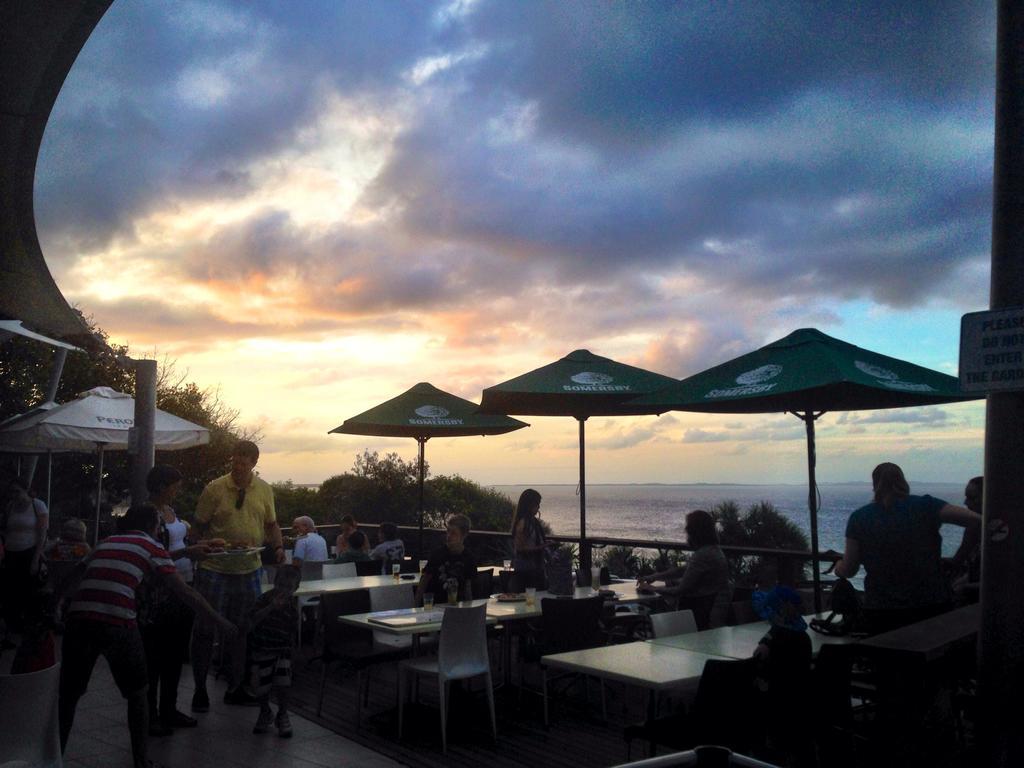 Stradbroke Island Beach Hotel Point Lookout Exteriör bild